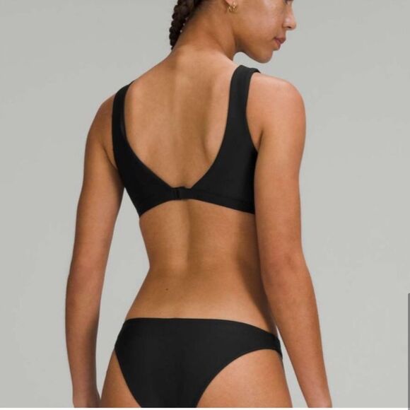 Lululemon Washing Waves Mid Rise Skimpy Bottom
Black- Size 4 - Picture 2 of 7